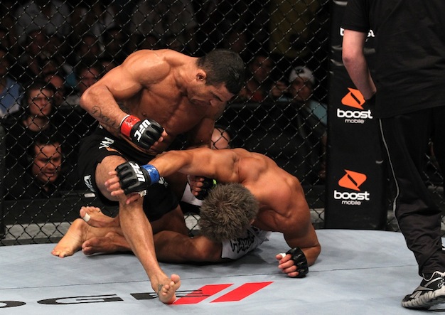 Vitor Belfort contra Akyama no UFC 133